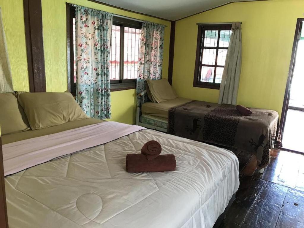 Rimtalay Resort Koh Si Chang Esterno foto